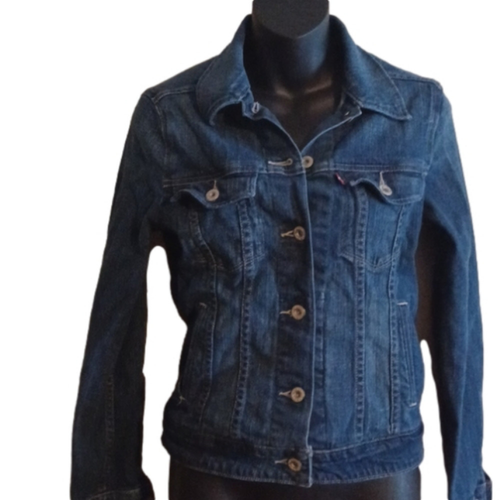 Levi's denim jacket. Size small. Great used condition  .Sturdy!